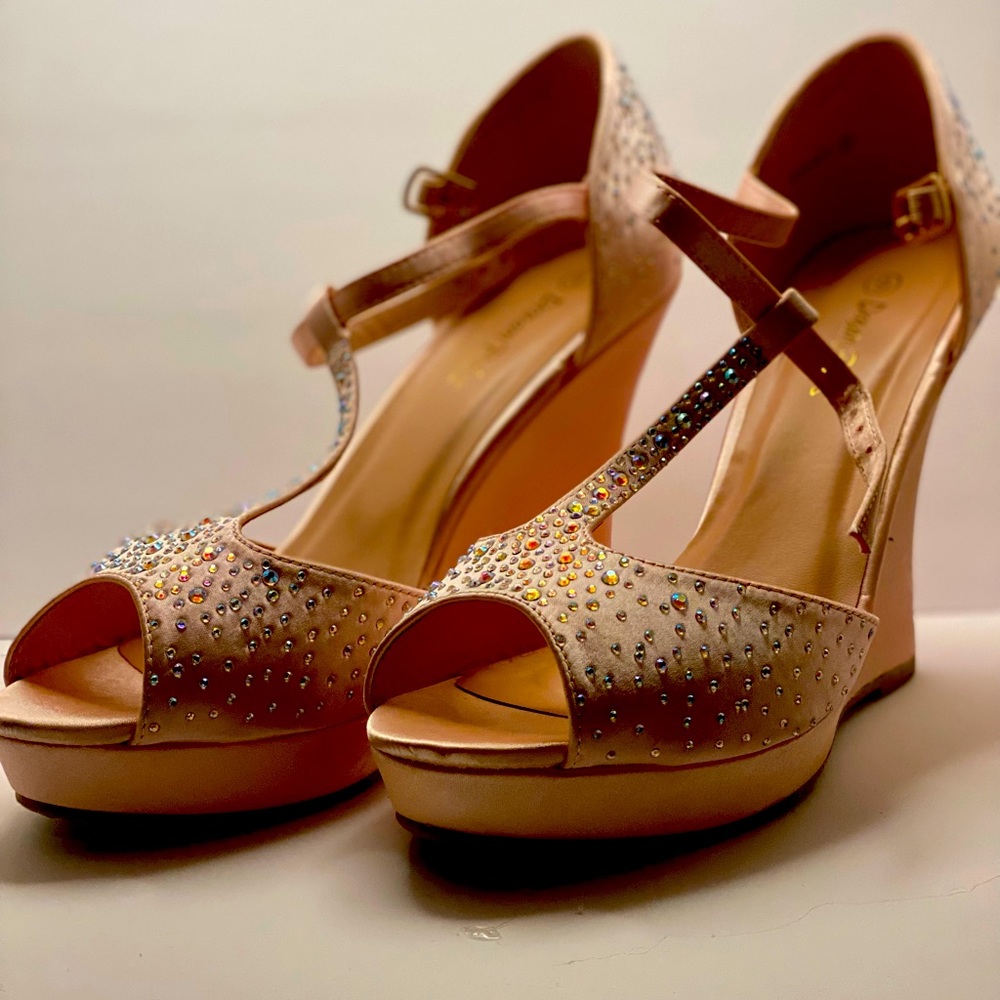 Satin wedge woman shoes